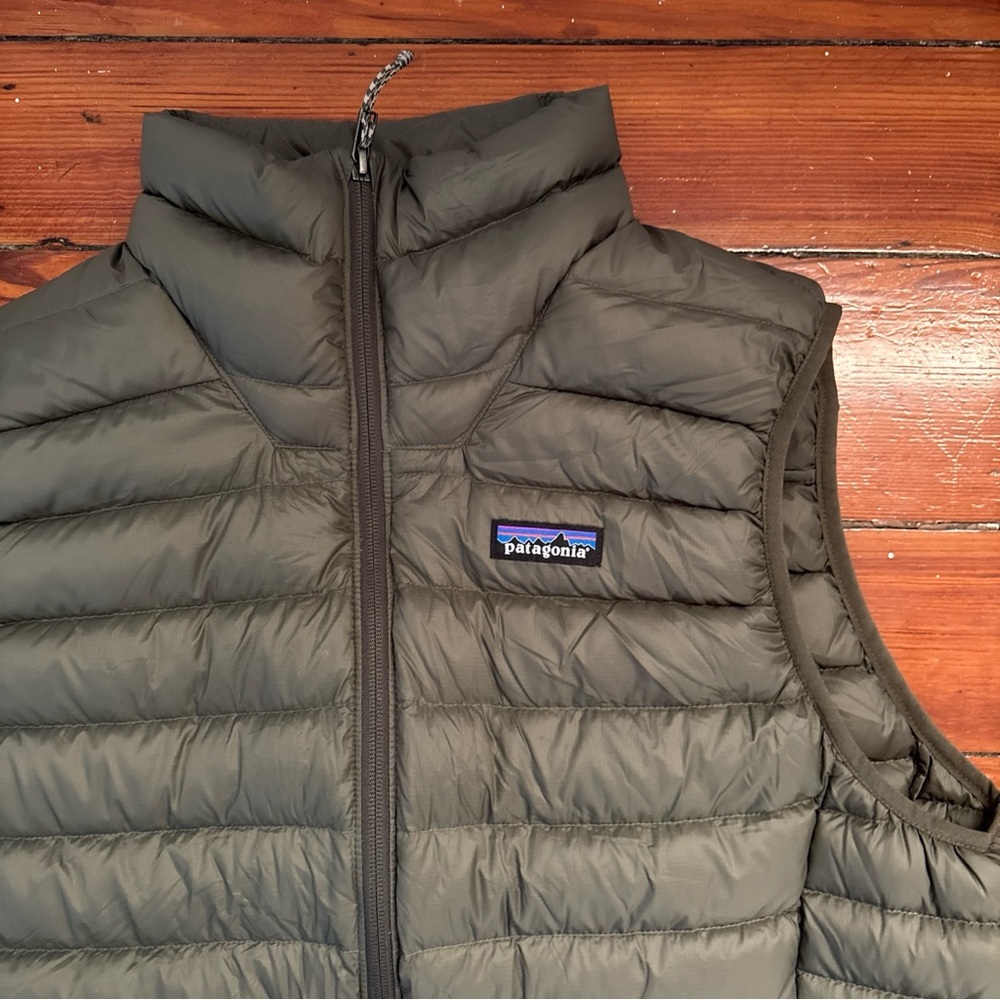 Patagonia Down Vest, Men’s Medium - Picture 2 of 5
